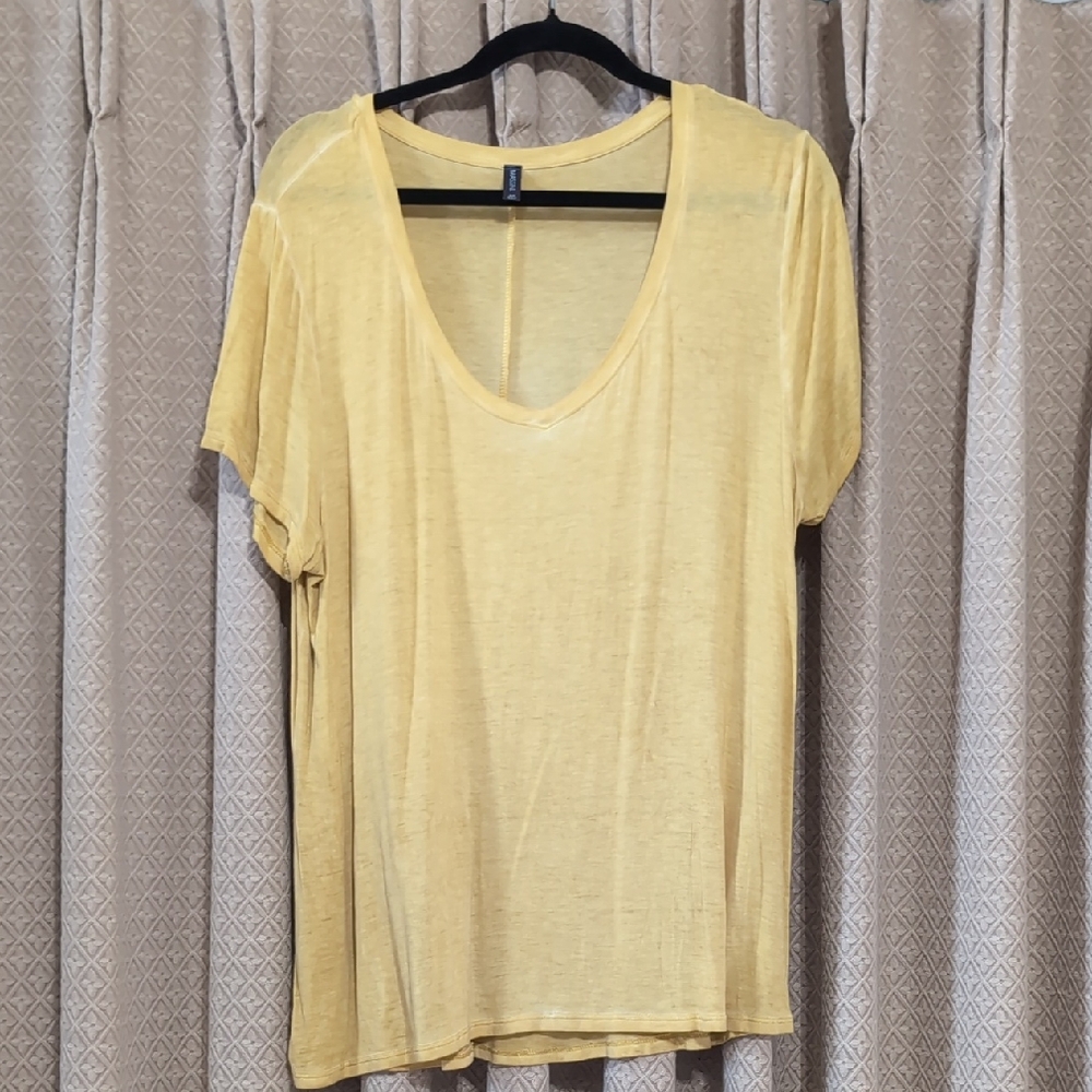 Women's Size 1X Massini Yellow V-Neck Short Sleeve Tshirt